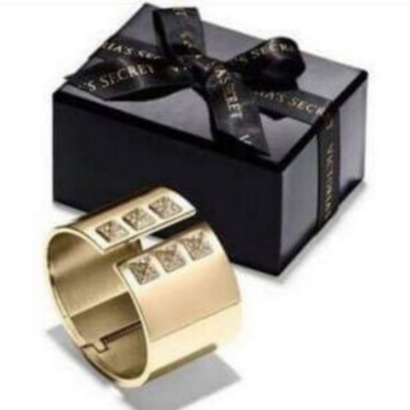 NWT VICTORIA’S SECRET | Hinged Bangle Bracelet Gold Tone - Picture 3 of 11